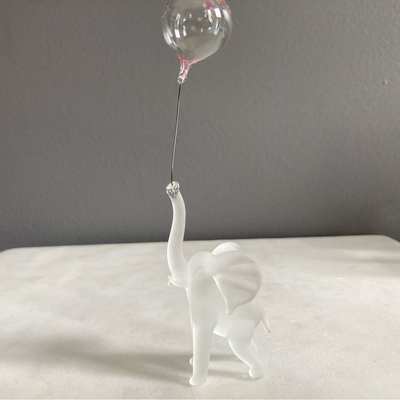 Frosted Glass Elephant Holding A Glass Balloon - Picture 4 of 5